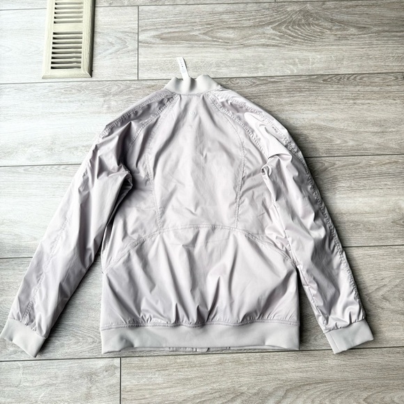 Lululemon Trace Back Bomber in Dark Chrome - Picture 13 of 16